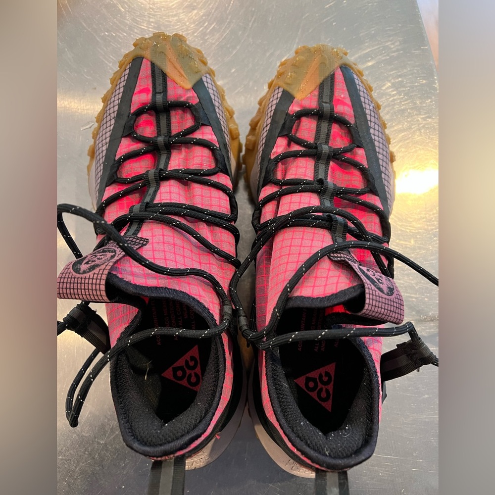 Nike Men’s ACG Mountain Fly Low- Size 7.5. Pink/ Black. Almost new